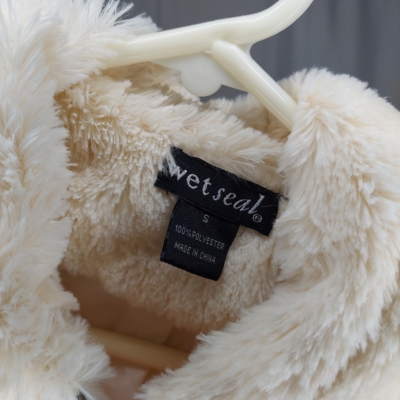 Y2K Faux Fur Bomber Jacket Hooded Pocket Zip Lined Long Sleeve Cream Small 2000s - Picture 7 of 7